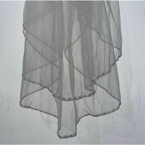 David’s Bridal Gorgeous Pearl Wedding Veil Tiered Pearl & Beaded - Picture 3 of 5